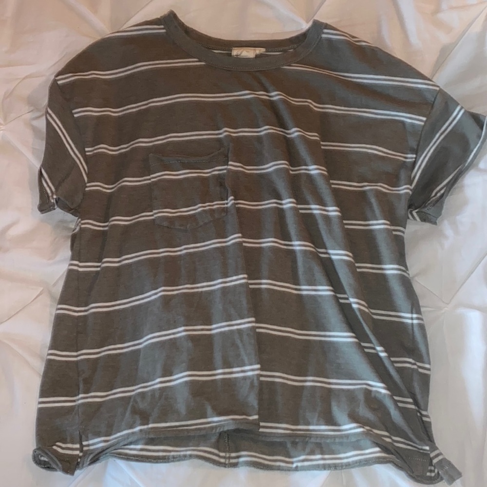green stripped tee shirt
